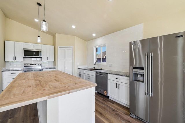 997 Bell Circle, Arlington, WI 53911