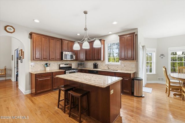 137 Mooring Road, Manahawkin, NJ 08050