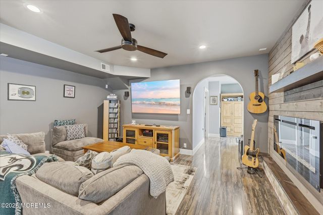 137 Mooring Road, Manahawkin, NJ 08050