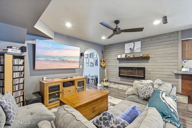 137 Mooring Road, Manahawkin, NJ 08050