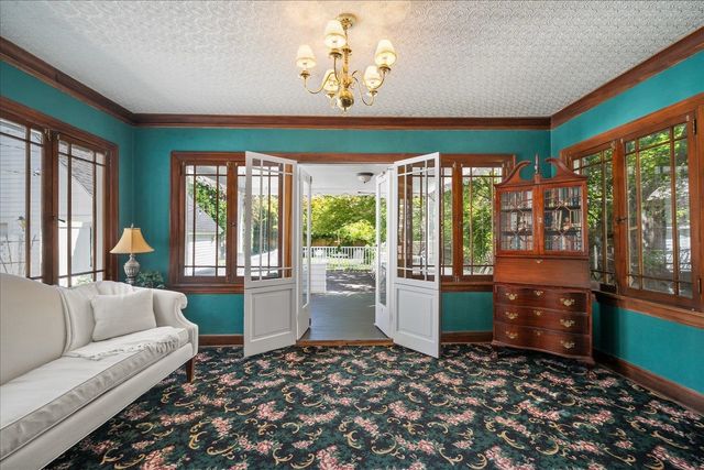 1024 E Overbluff Rd, Spokane, WA 99203