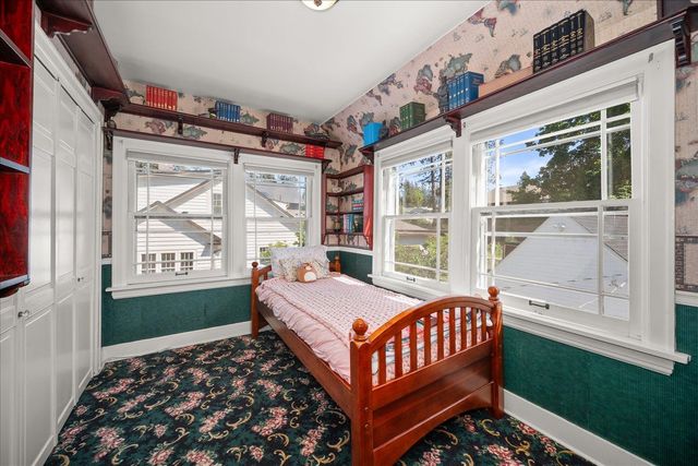 1024 E Overbluff Rd, Spokane, WA 99203