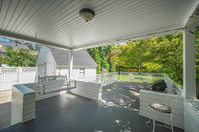 1024 E Overbluff Rd, Spokane, WA 99203