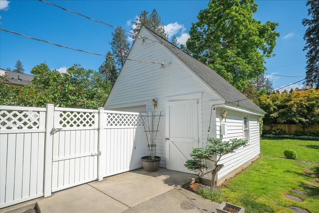 1024 E Overbluff Rd, Spokane, WA 99203