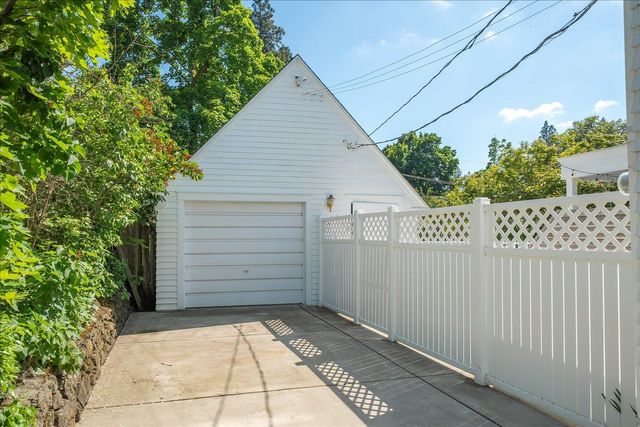 1024 E Overbluff Rd, Spokane, WA 99203