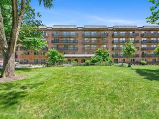 8025 Woodglen Lane 306, Downers Grove, IL 60516