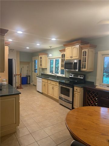 172 Greenville Road, North Smithfield, RI 02896