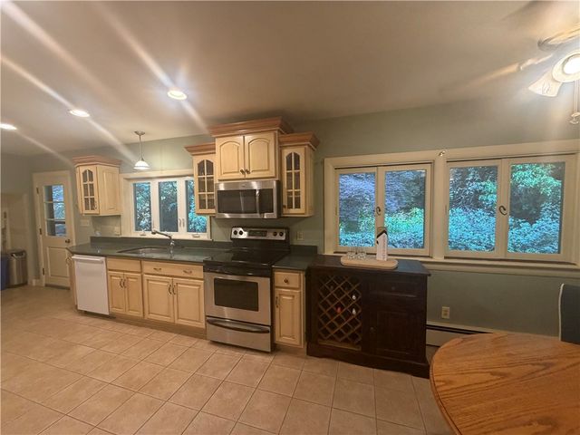 172 Greenville Road, North Smithfield, RI 02896