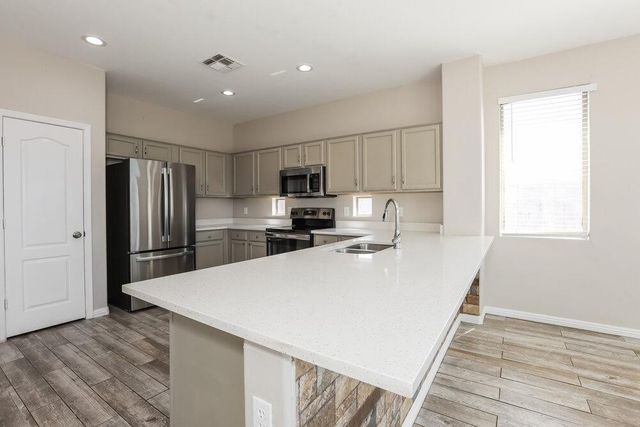 3329 E Powell Court, Gilbert, AZ 85298