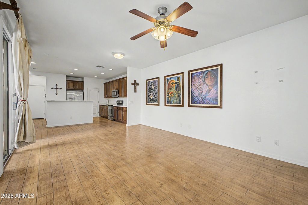 Image 10 of property listing at 7735 W EATON Road, Phoenix, AZ 85035