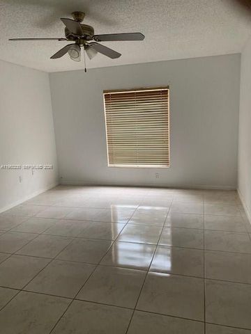 17650 NW 68th Ave A1005, Hialeah, FL 33015