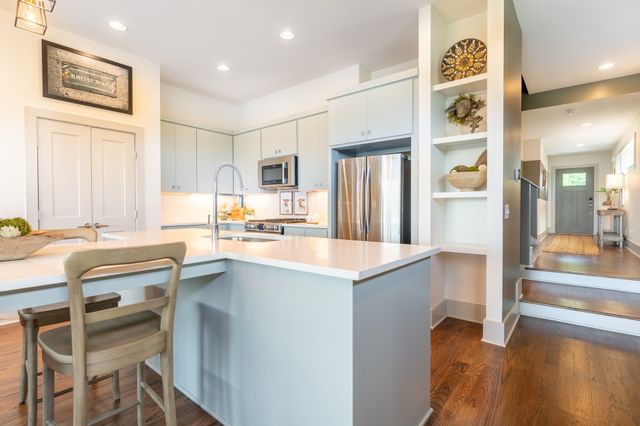 20 Fern Ave, Nashville, TN 37207
