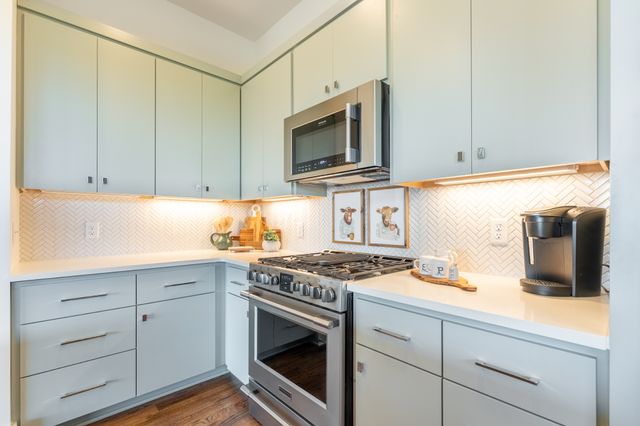 20 Fern Ave, Nashville, TN 37207