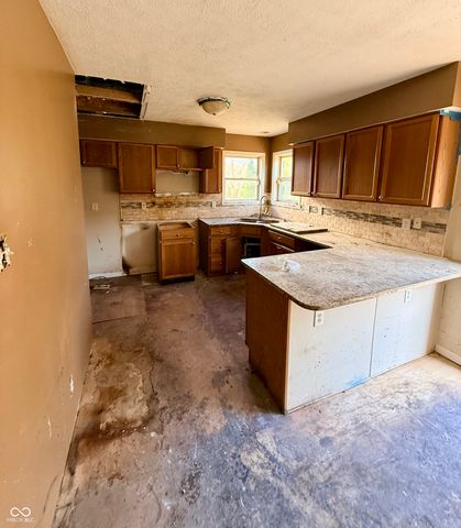 12409 Crystal Pointe Circle, Indianapolis, IN 46236