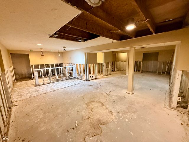 12409 Crystal Pointe Circle, Indianapolis, IN 46236