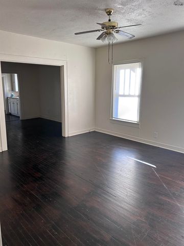 1643 PEARL AVENUE, Wichita Falls, TX 76301