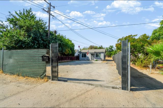 5203 W Mission Avenue, Fresno, CA 93722