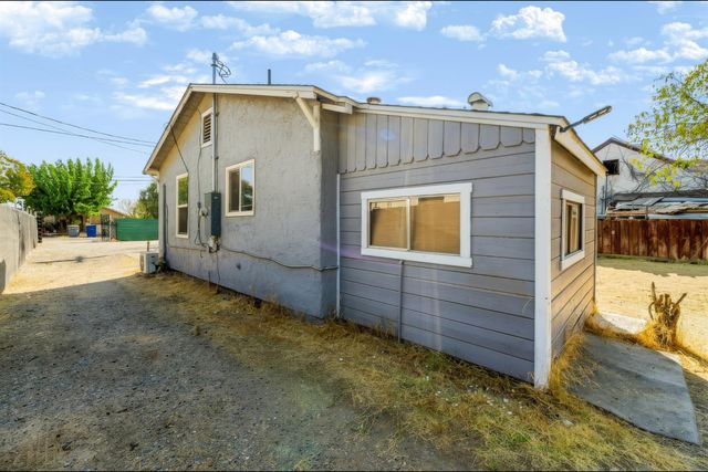 5203 W Mission Avenue, Fresno, CA 93722