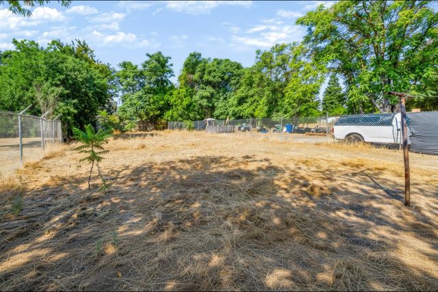 5203 W Mission Avenue, Fresno, CA 93722