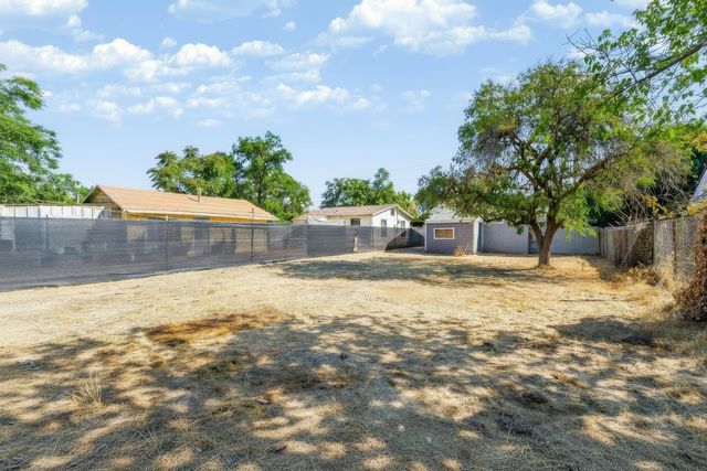 5203 W Mission Avenue, Fresno, CA 93722