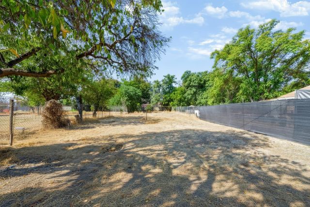 5203 W Mission Avenue, Fresno, CA 93722