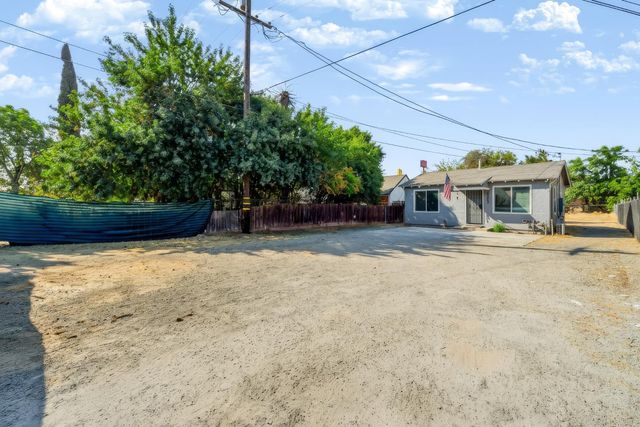 5203 W Mission Avenue, Fresno, CA 93722