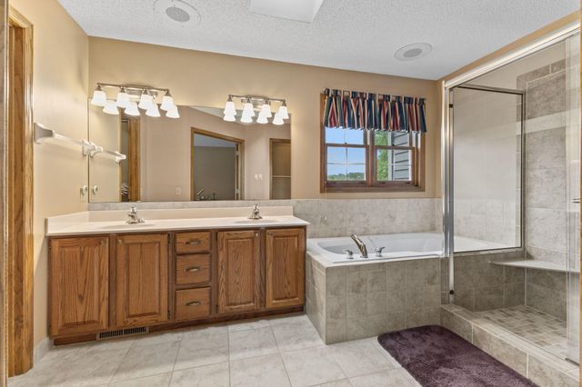 16943 Candlewood Parkway, Eden Prairie, MN 55347
