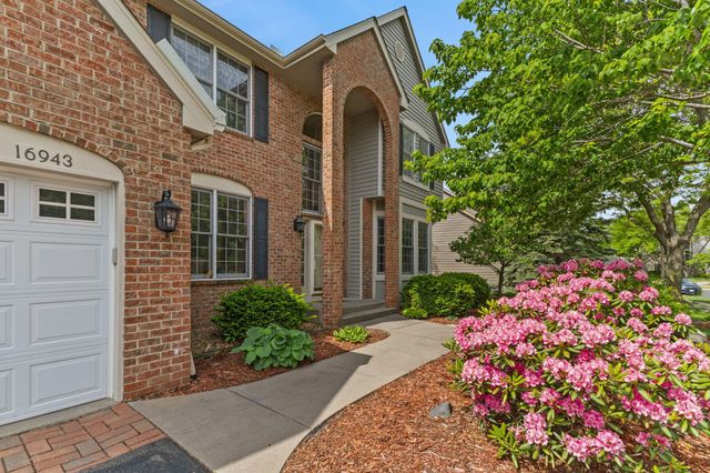 16943 Candlewood Parkway, Eden Prairie, MN 55347