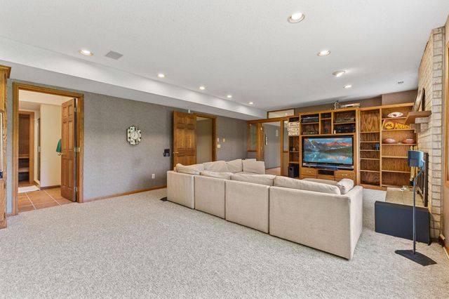 16943 Candlewood Parkway, Eden Prairie, MN 55347