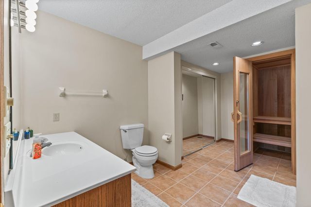 16943 Candlewood Parkway, Eden Prairie, MN 55347
