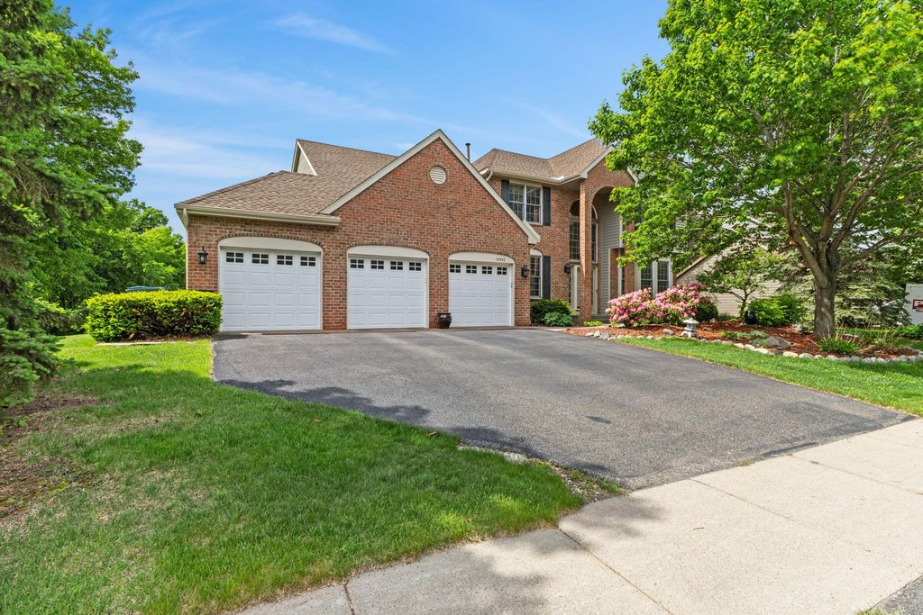 16943 Candlewood Parkway, Eden Prairie, MN 55347