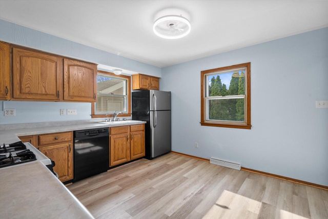W150N8180 Manhattan DRIVE, Menomonee Falls, WI 53051