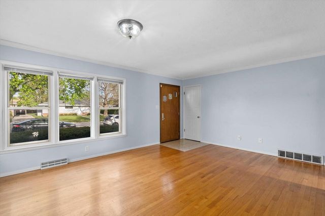 W150N8180 Manhattan DRIVE, Menomonee Falls, WI 53051