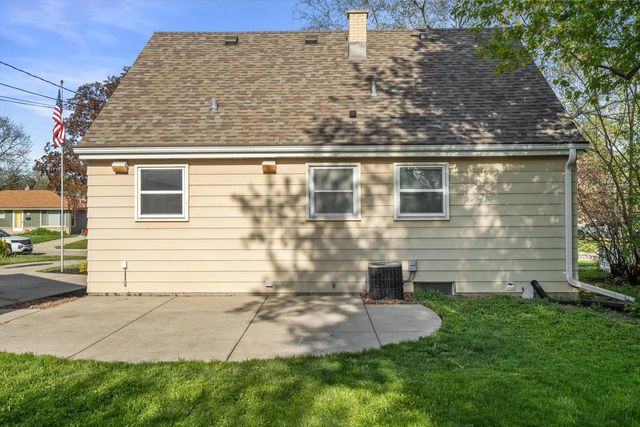 W150N8180 Manhattan DRIVE, Menomonee Falls, WI 53051