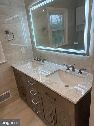 318 OAK LN, Princeton Junction, NJ 08550