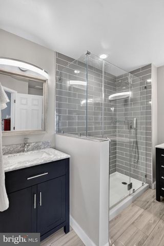 3821 DOMINION MILL DR, Alexandria, VA 22304