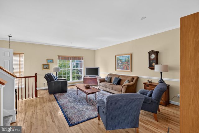 3821 DOMINION MILL DR, Alexandria, VA 22304
