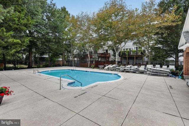 3821 DOMINION MILL DR, Alexandria, VA 22304