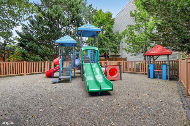 3821 DOMINION MILL DR, Alexandria, VA 22304