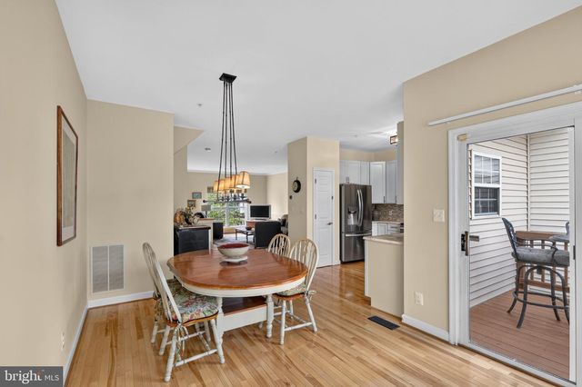 3821 DOMINION MILL DR, Alexandria, VA 22304