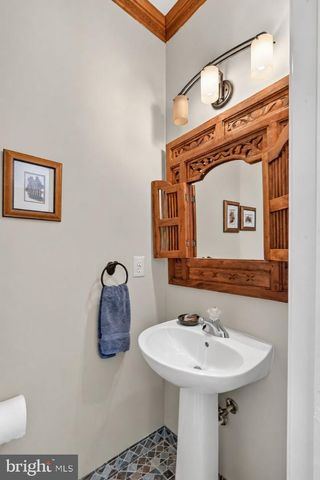 3821 DOMINION MILL DR, Alexandria, VA 22304