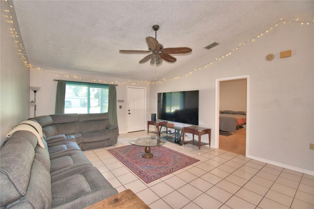 Image 4 of property listing at 3654 OPAL DRIVE, Mulberry, FL 33860