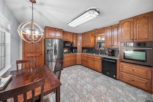 3016 S Cameron, Tyler, TX 75701