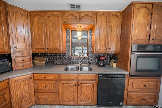 3016 S Cameron, Tyler, TX 75701