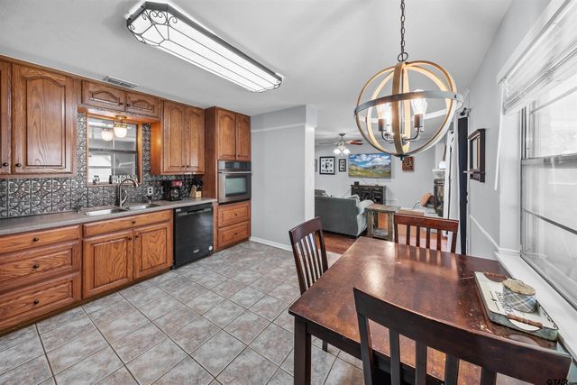 3016 S Cameron, Tyler, TX 75701