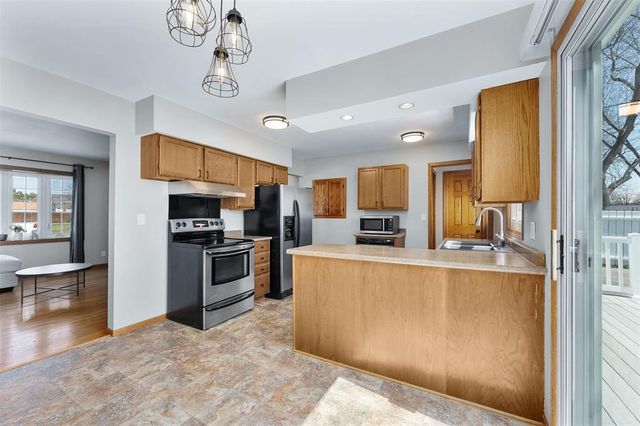 2527 Lynn Avenue, Altoona, WI 54720