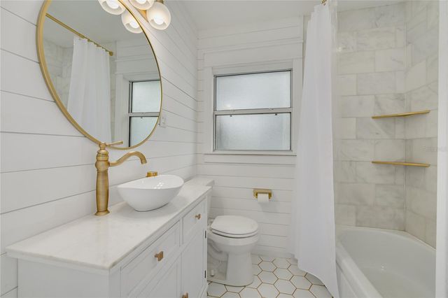 5271 35TH AVENUE N, St Petersburg, FL 33710