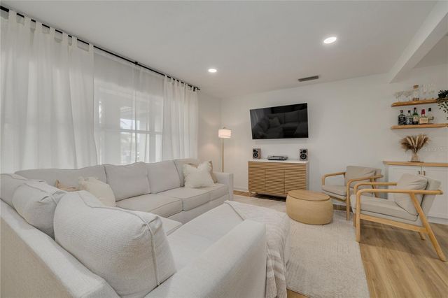 5271 35TH AVENUE N, St Petersburg, FL 33710