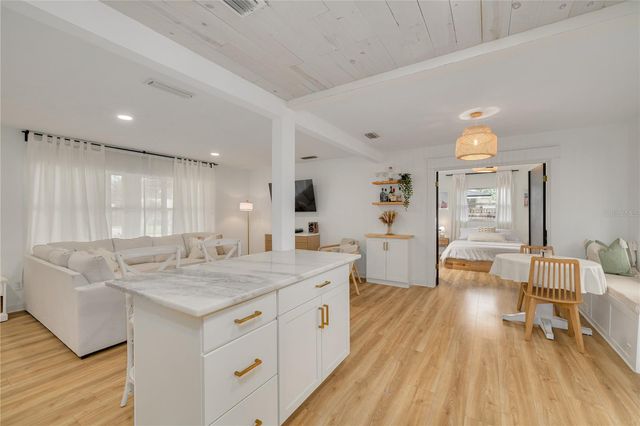 5271 35TH AVENUE N, St Petersburg, FL 33710
