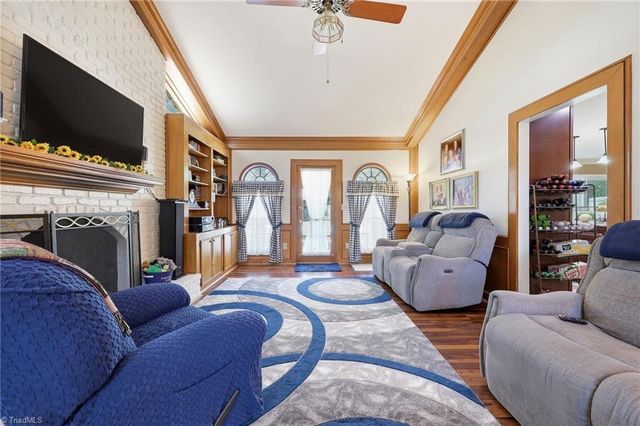 8001 Kilcash Court, Clemmons, NC 27012